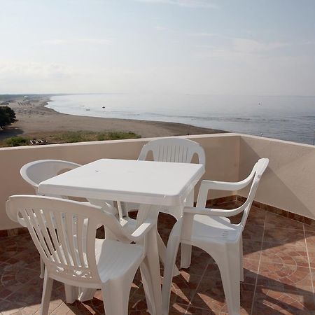 Sand And Sea Apartments 울친 외부 사진