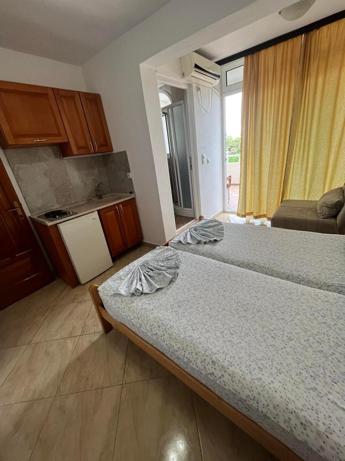 Sand And Sea Apartments 울친 외부 사진
