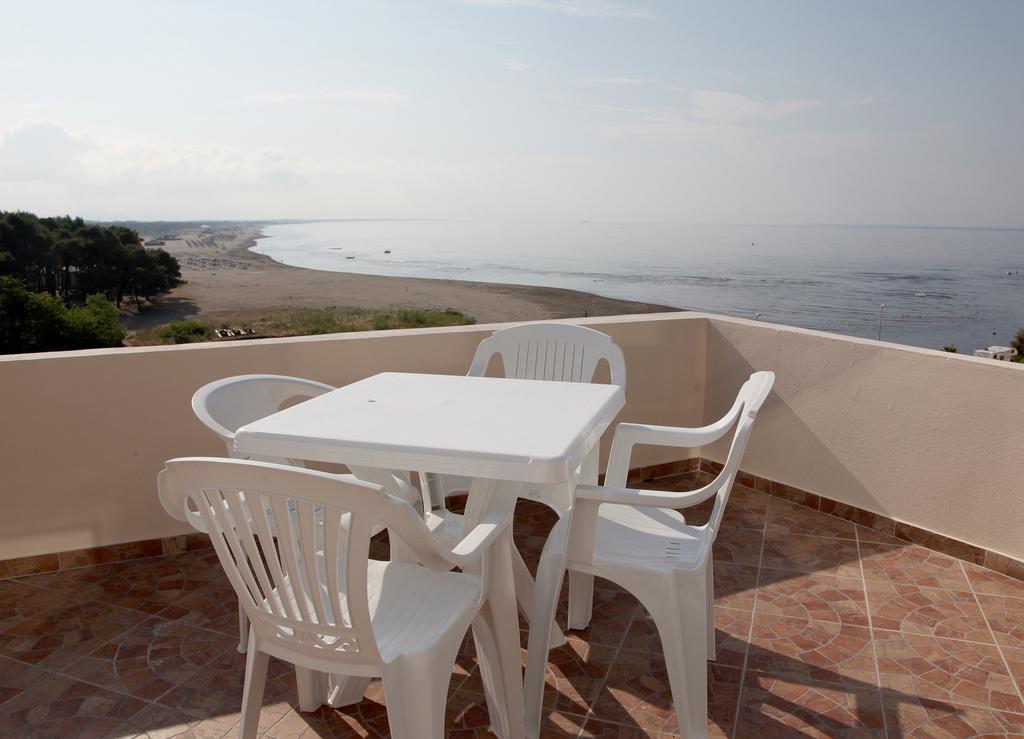 Sand And Sea Apartments 울친 외부 사진