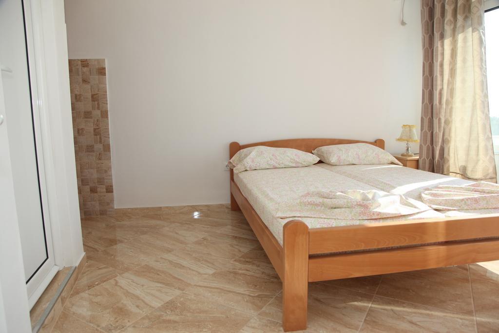 Sand And Sea Apartments 울친 외부 사진