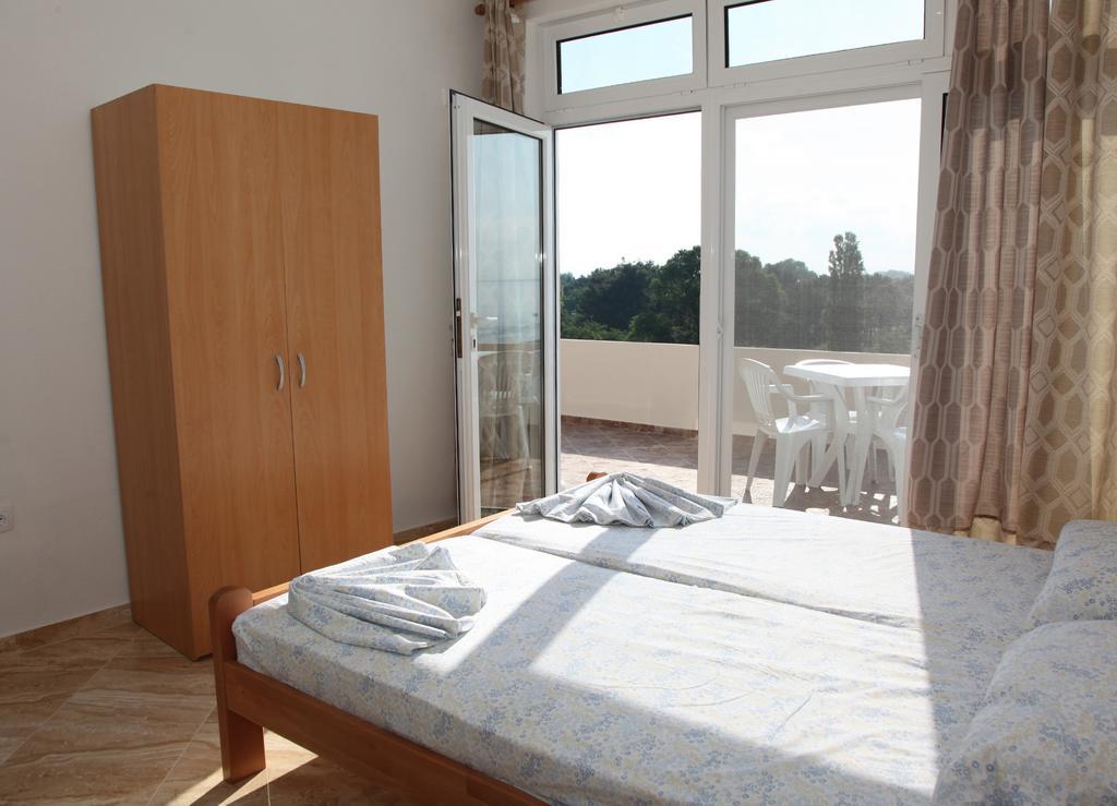 Sand And Sea Apartments 울친 외부 사진