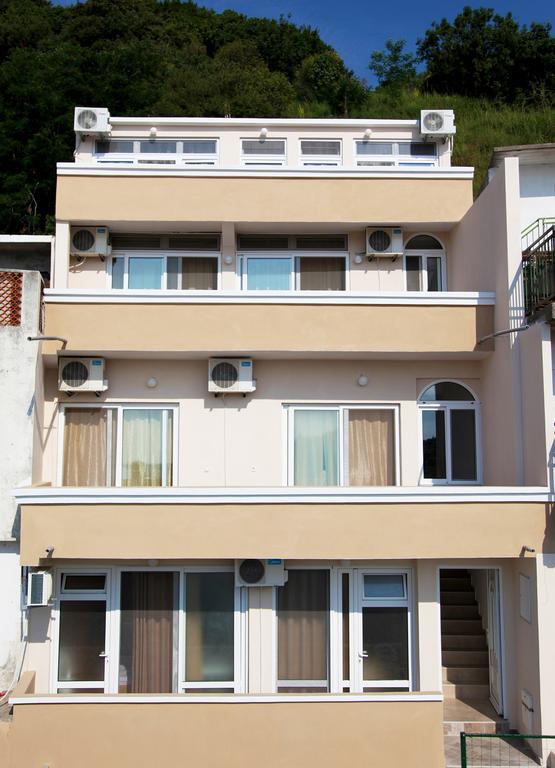 Sand And Sea Apartments 울친 외부 사진